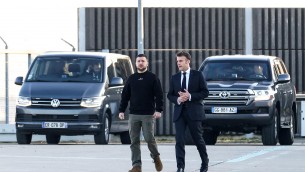 Zelensky: "Incontro con Macron e Scholz? Non annuncerei cose pubblicamente"