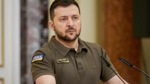 Zelensky: "Incontro per fine guerra solo con Putin"