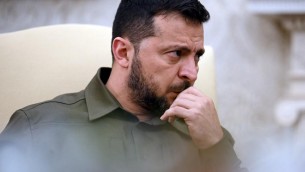 Zelensky ordina nuove 'purghe': "Via chi non sceglie l'Ucraina"