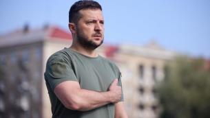 Zelensky: "Putin minaccia, mondo non gli farà usare armi nucleari"