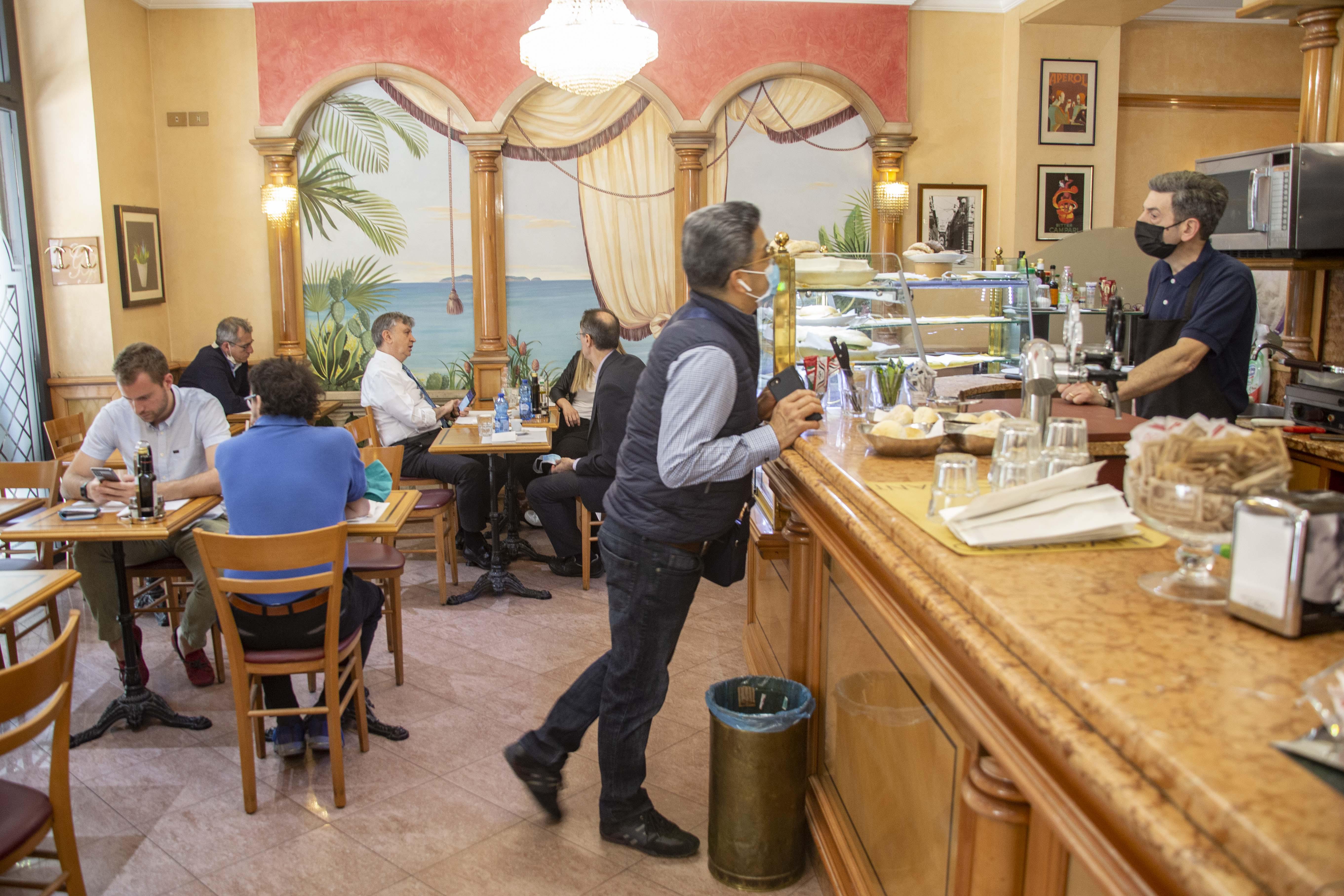 Zona bianca regioni, ristoranti al chiuso: tavoli e regole