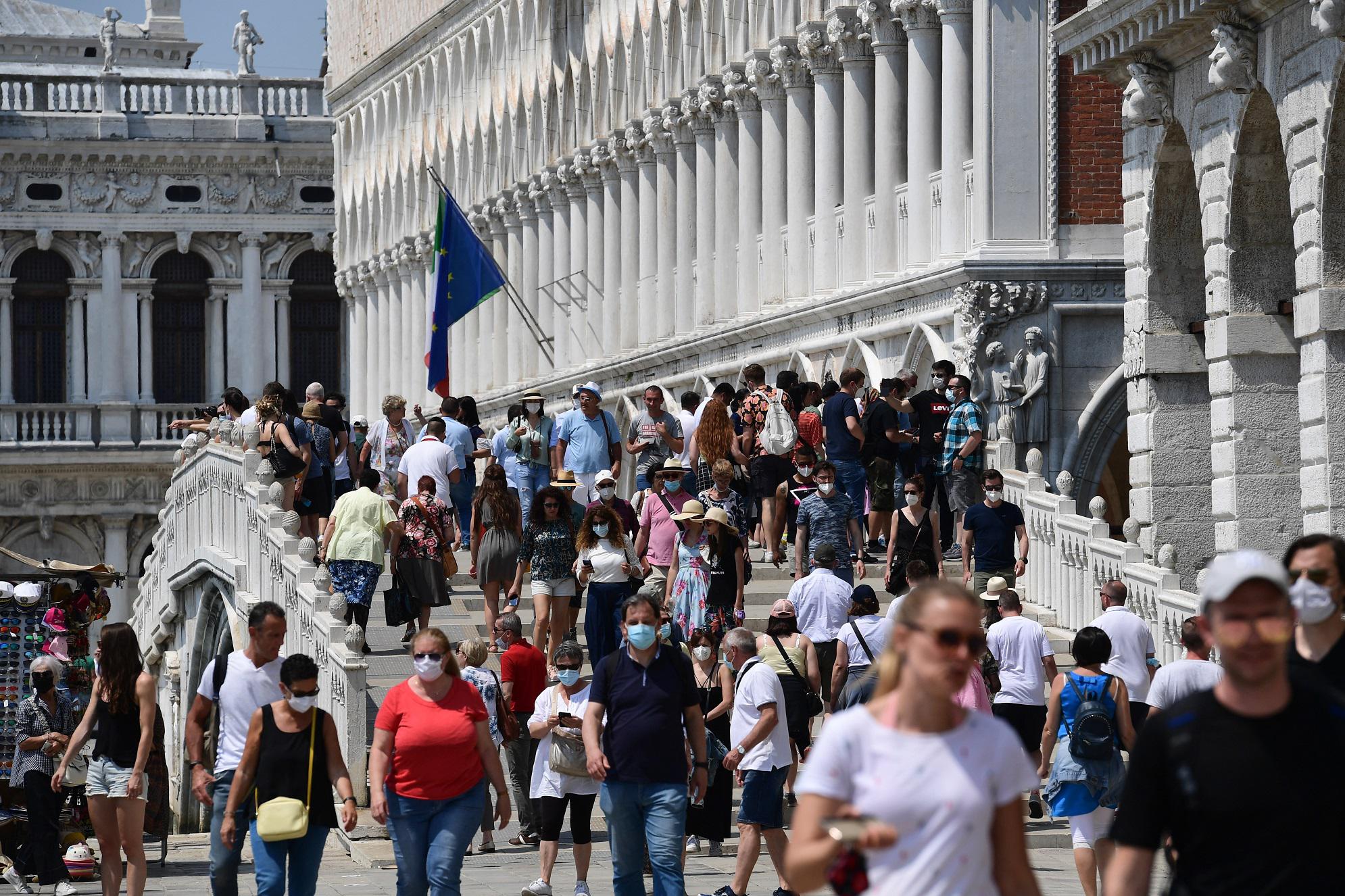 Zona gialla, regole e criteri: cosa dicono le regioni