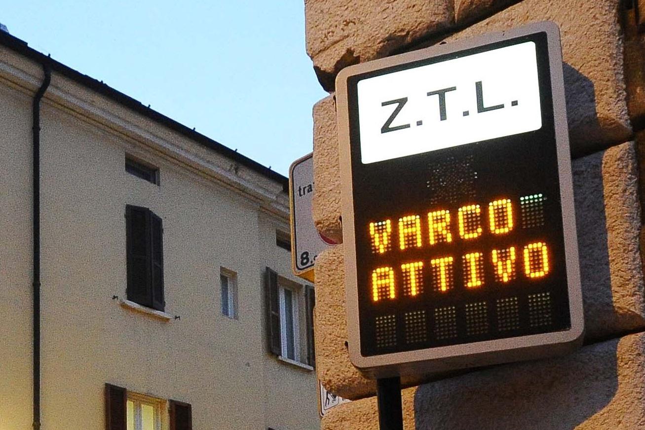 Ztl da incubo, coppia riceve 100 multe: "Salasso da 13mila euro, colpa del navigatore"